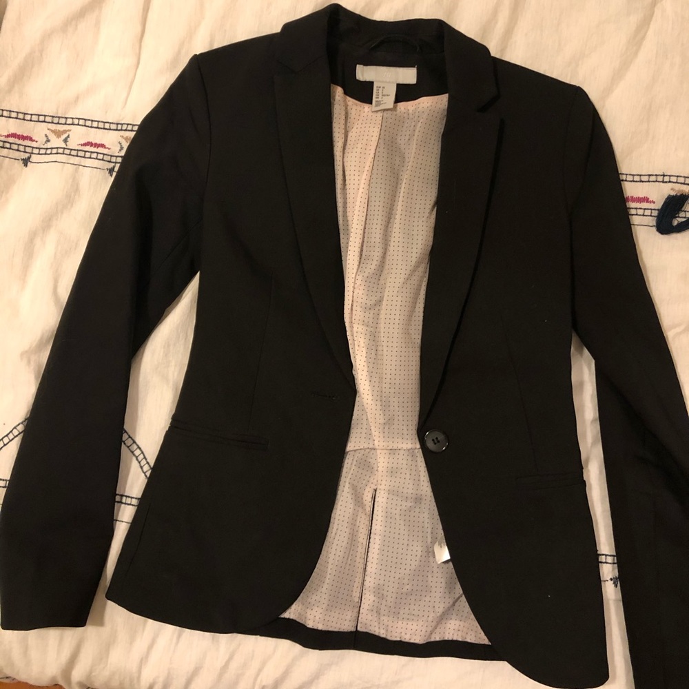 Cropped black blazer